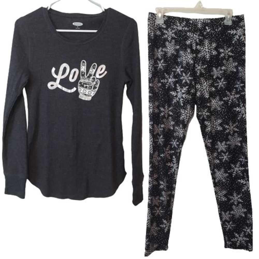 Women's Black an White Outfit Long Sleeve Shirt with Leggings